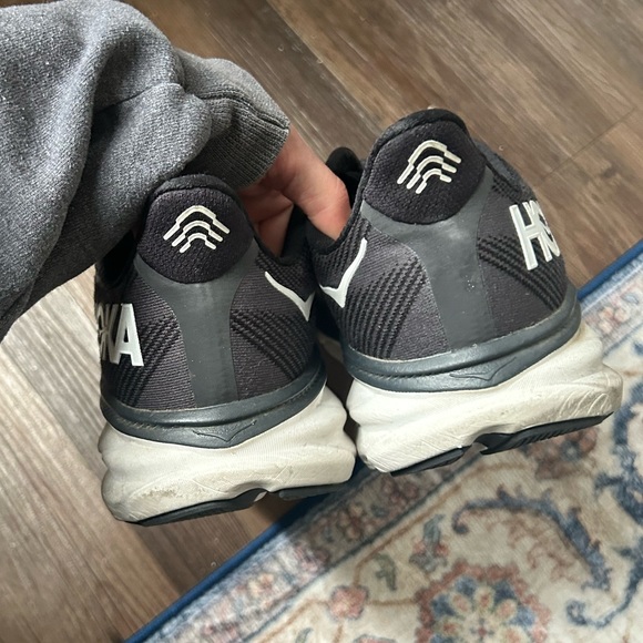 Men’s HOKA Clifton 9 Black / White Size 10.5 WIDE - Picture 3 of 6